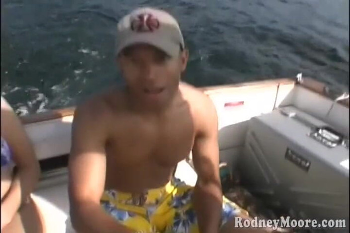 Rodney Moore: Ngentot pantat di atas kapal Asia dan vintage pirang hot