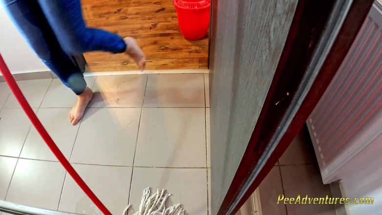 Pee Adventures: 做饭时的Pipi意外