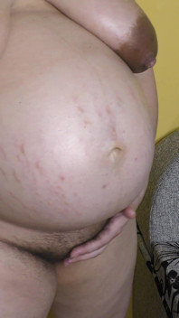 Moglie incinta di 9 mesi prova a sedurrti per del sesso veloce no-preservativo - Milky mari