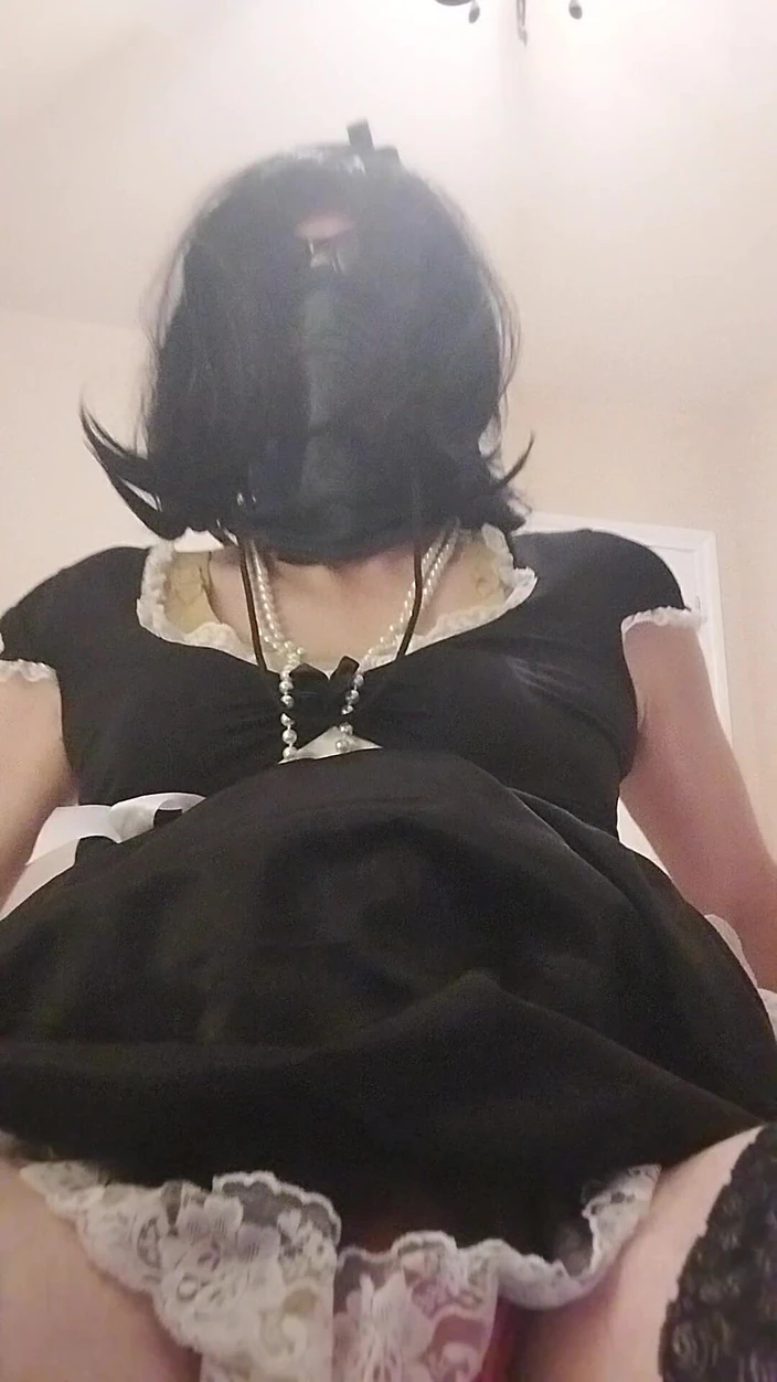 Cindy Belfast: Sissymaids trang phục, cắm mông &amp; bắn tinh