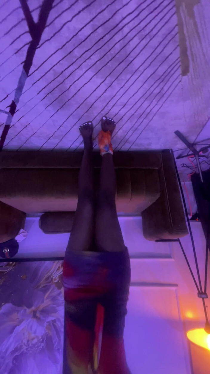 DivaHouz: 날씬한 흑누나 아프리카 여신 짧은 드레스 댄스 풋 페티쉬