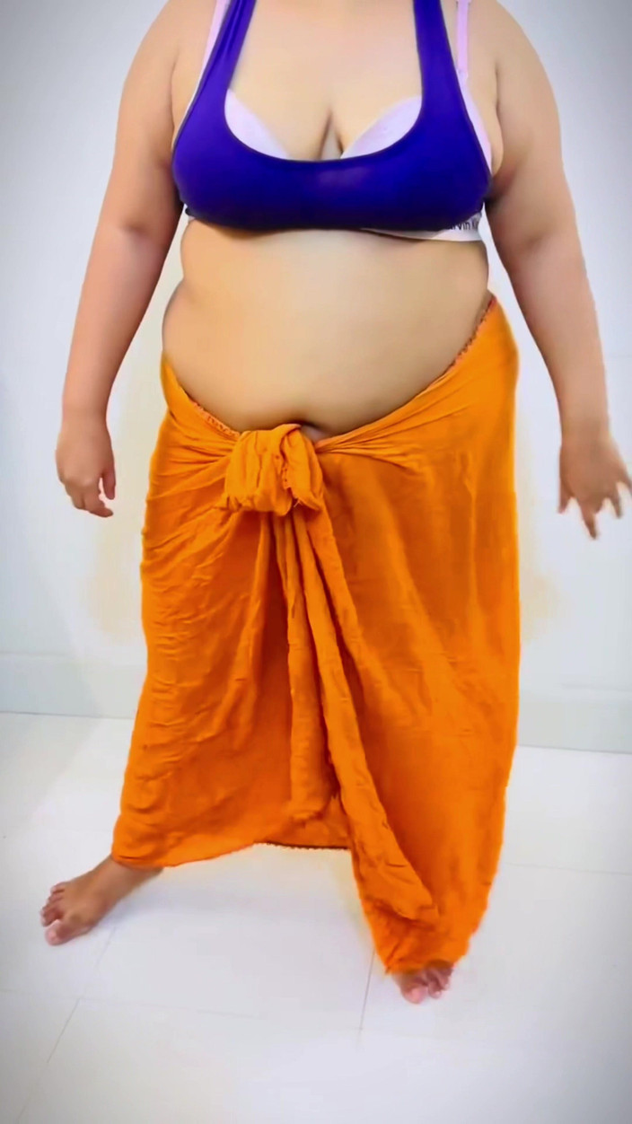 Your Boy's Cum: 喀拉拉邦的大屁股印度泰米尔熟女试图勾引她丈夫的朋友得到肛交