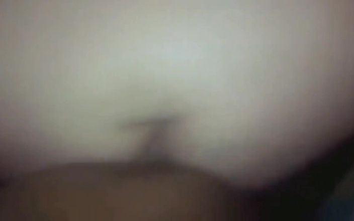 Real homemade BBW BBC porn: Sitter på hans stora svarta kuk som studsar mitt enorma...