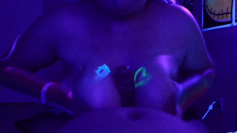 VickyVixen: Schwarzes licht hat spaß