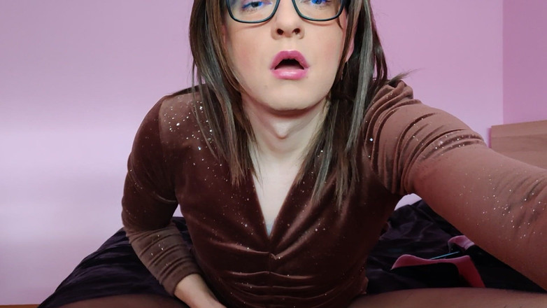 MicziCD: 美しい赤いハイヒール、ベルベットのドレス、黒のタイツ