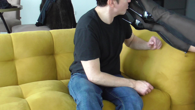 Foot Girls: Pesakit seterusnya dengan Dr. Monroe. Pesakit 3 - Shoefetishist