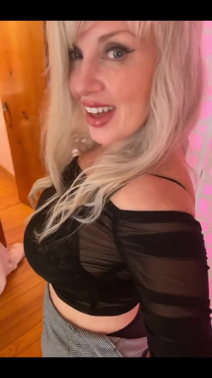 PaintedRose: Ini Adalah Hari Salah Satu Penggambaran