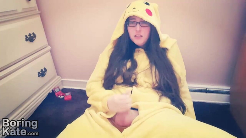 Boring Kate: Masturbando nel mio pikachu kigurumi