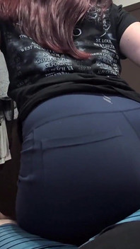 PAWG Lap Dance in Yoga Leggings