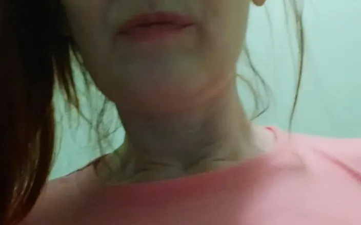 GinnaGg: Sexy žena v domácnosti chčije pro tebe