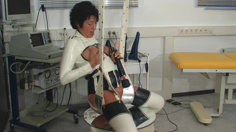 Rubber & Clinic Studio - 1ATOYS: Anal-masturbationserfahrung in latex