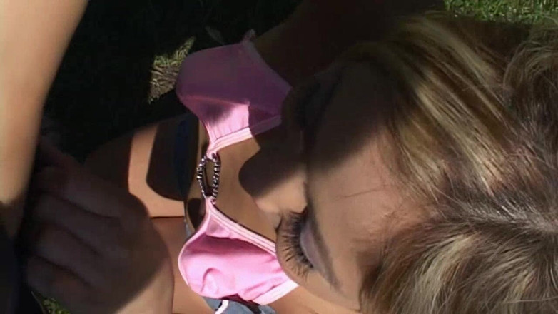 Oldschool X: Diş teli takan sarışın orta yaşlı seksi kadın ıslak elle muamele...