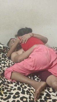 India bhabhi no puede esperar para follar a su joven y hermanastro