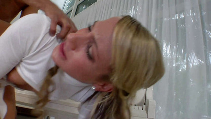 Just X Star: 弹钢琴的辣妹被一个汗流浃的工人干