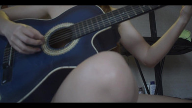 Isis Sun: Musikflickan betalar med sex för att komma in i bandet...