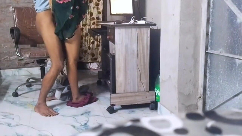 Fantacycutting: 性感的工作人员在办公室与会计有一个很棒的性爱视频。