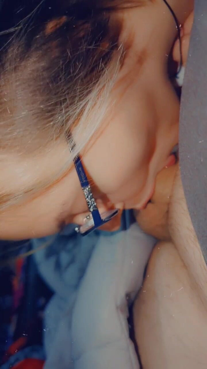 Funhousewife69: Bermula dengan Handjob, Kemudian Ke Blowjob, Kemudian Dia Meletup Dalam...