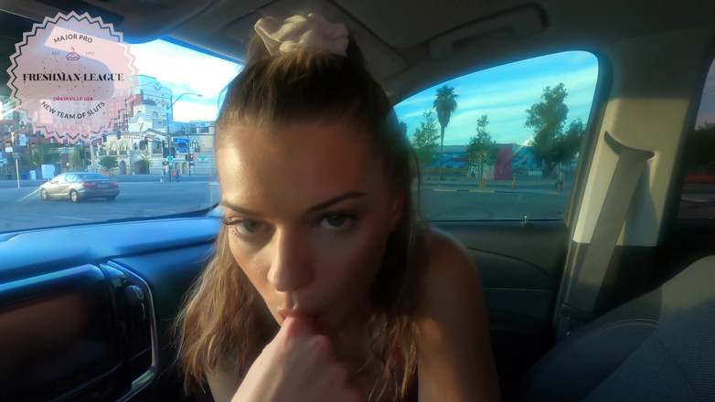 Katie Diggs: O zi grozavă pentru muie și spermă în gâtul meu