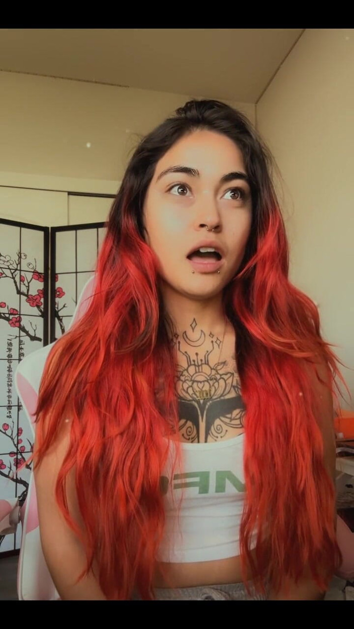 lilRavenFox: Atualização da vida omg, nua comigo enquanto eu curo meus...