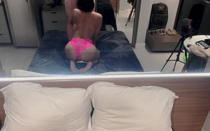 FlirtynDirty: Bakış açısı maskeli carmenxxx dışarıda yenir ve enfes sakso ile...