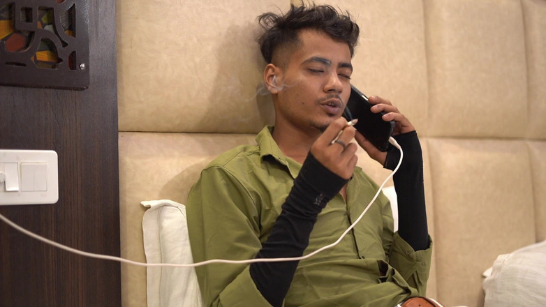 Pankaj Gupta: Personál hotelu jednal hrubě hardcore sex Tejaswani