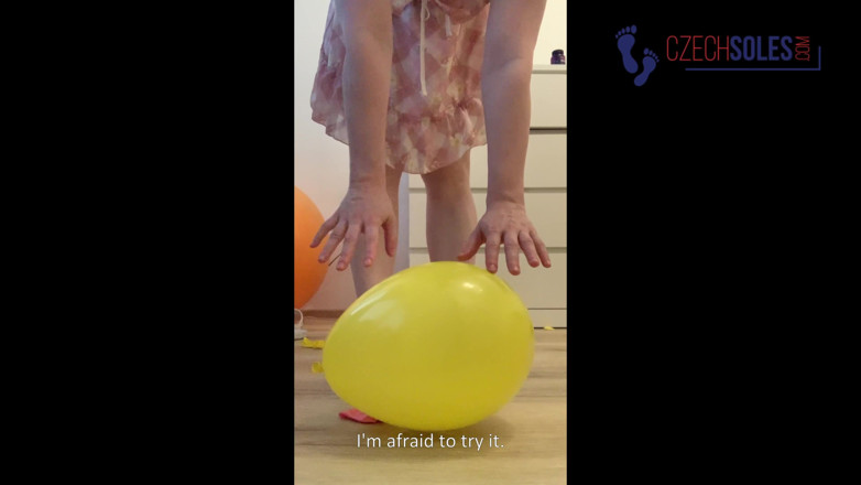 Czech Soles - foot fetish content: Stopy i balony miażdżące