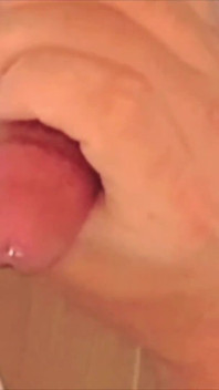 Spermapfütze am gloryhole - student gibt mir seine ladung