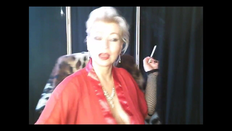 AimeeParadise: 러시아 밀프 포르노 스타 Aimeeparadise - 미래의 슈퍼 걸레의 첫 소심한 단계... )) (3부)