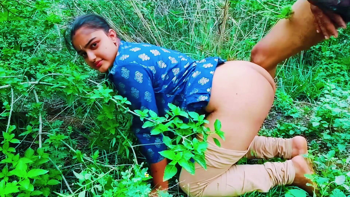 Indian Village Girl First Time Fuck Her Tight Pussy Outdoor Jungle Sex Video, Viral Mms XXX Video thumbnail