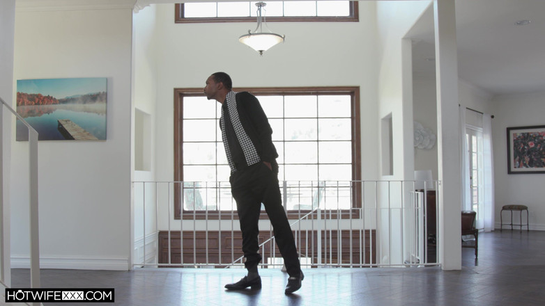 HotwifeXXX: Jamie's Husband Sends a Big Black Gift