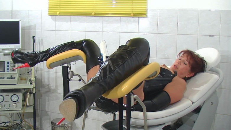 Rubber & Clinic Studio - 1ATOYS: Анальний фістинг - чудовий досвід