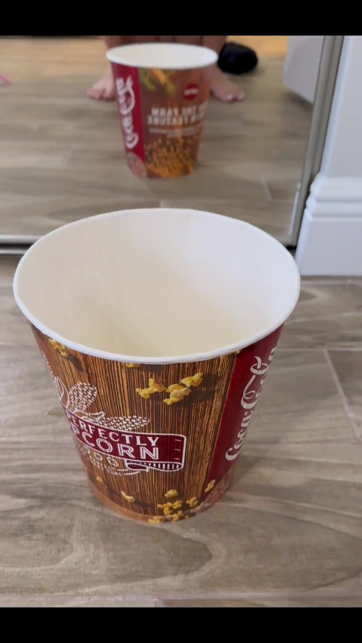 Tiffstreatsxoxo: 1 Video della pipì