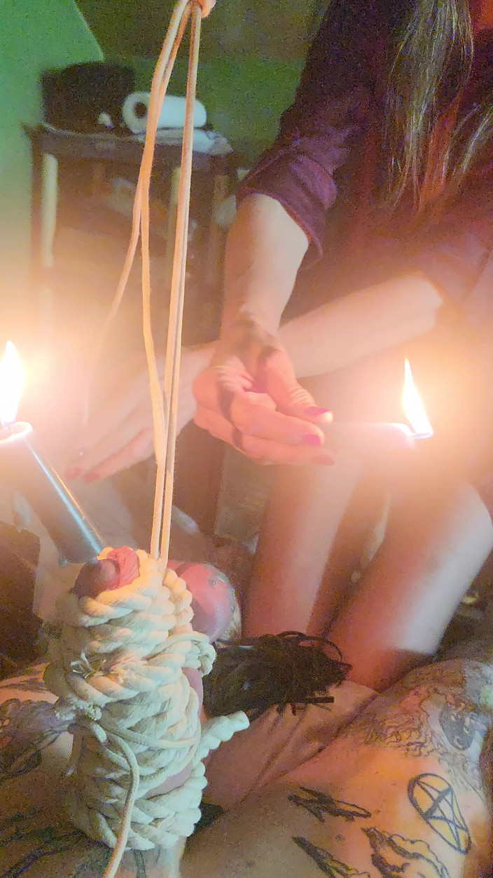 Goode Girl: Goode Girl Piska Bollar Av Ljus Lykta Förstapersonsvy