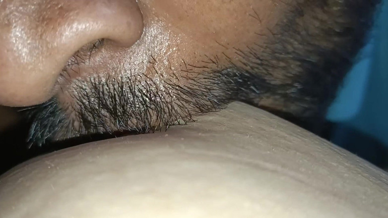 Catchybusty: Desi-Bhabhi kan zichzelf niet beheersen