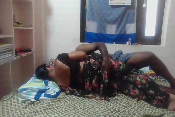 Sexy sindu: Indický pár smyslný a romantický sex v Sárí