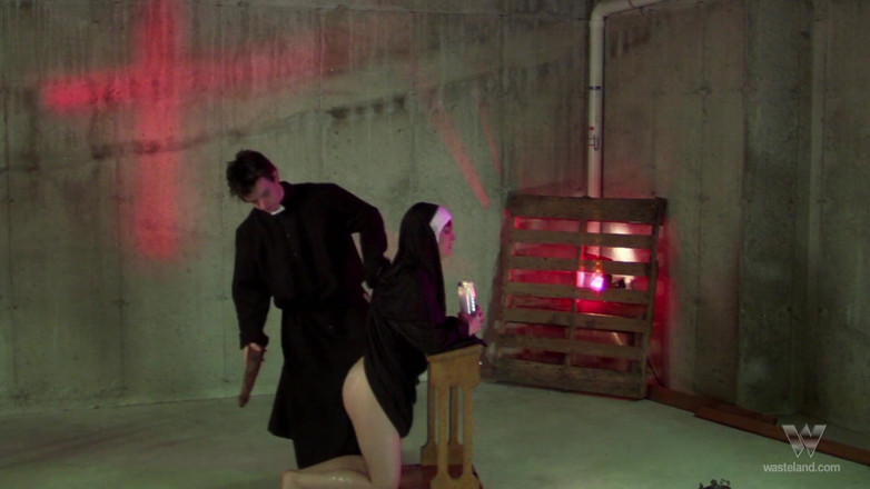 Toy Sluts: Het nunna rider dildon