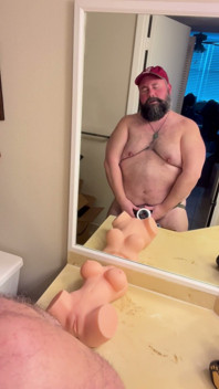 Je mange ma éjac sur une chatte de jouet