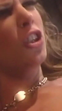 Una miLF bionda arrapata viene leccata e spompina duramente