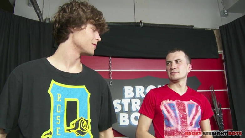 Broke Straight Boys: David Hardy staat boven Ronan Kennedy