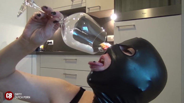Cumbizz: Dutch teen drink and swallows a big glass full of...