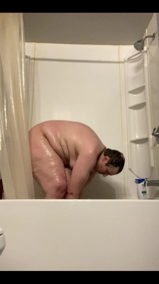 CosmicJones88: Quick Shower;)