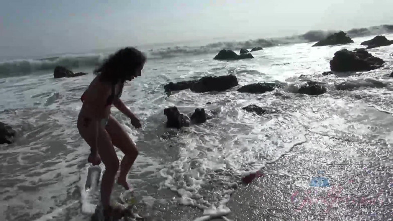 ATK Fans (Girlfriends): Virtual Date with Izzy on the Beach 1/3
