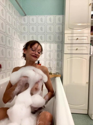 Chris06d22: Bubble Bath