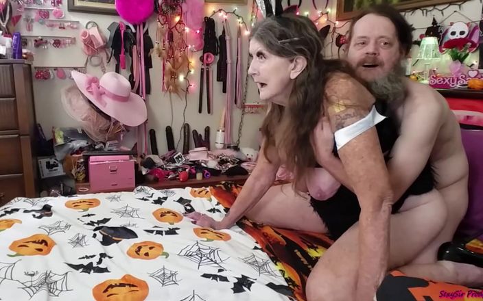Sexy Sandra N Sir Christopher: Трах шлюшки-зайчика на Хэллоуин