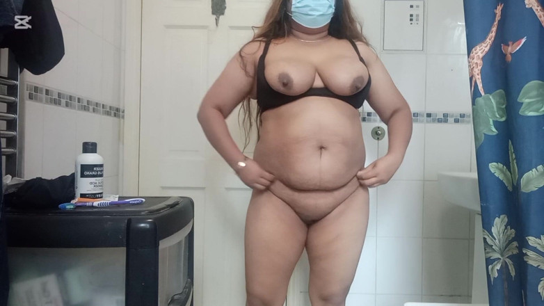 Randi Bhabi: Indiancă bhabhi, îmi scutur fundul singură acasă