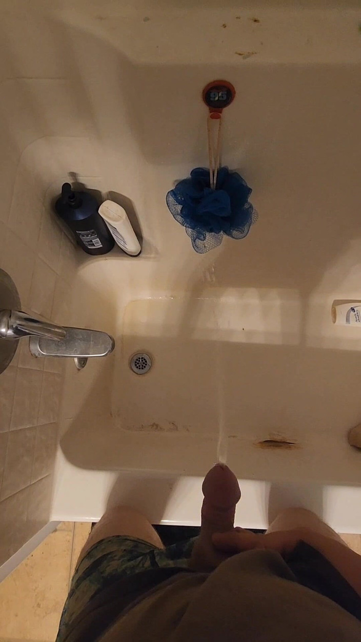 Djk31314: Писсинг в ванне.