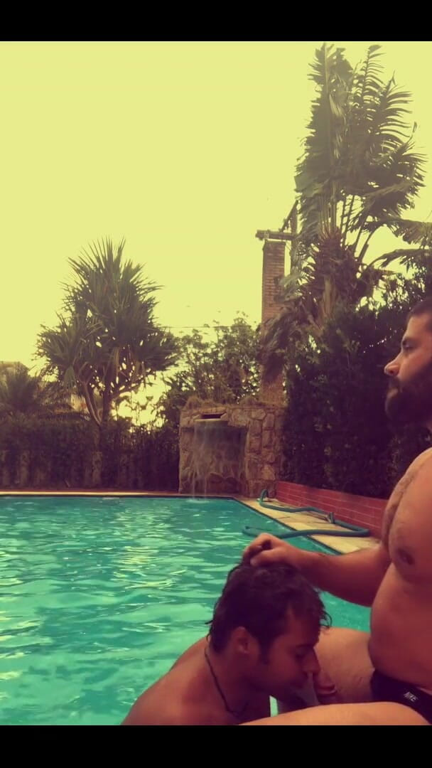Massive daddy xxx: Poolboy viene scopato da un ragazzo grosso
