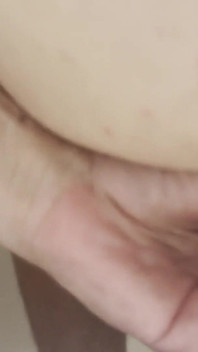 Duschspaß mit 2 großen dildos, die mein glattes loch ficken