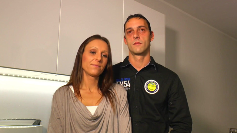 German amateur - 100% German hardcore videos: Hubená brunetka šuká ve swingers akci