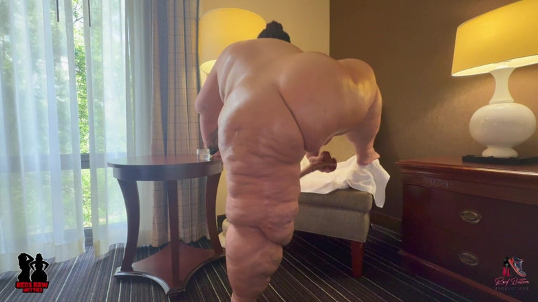 Reds BBW Hotties: SSBBW Ti Parla Mentre Gioca Con Il Giocattolo